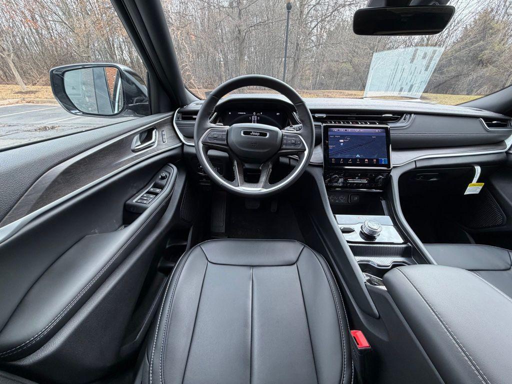 new 2025 Jeep Grand Cherokee car, priced at $41,362