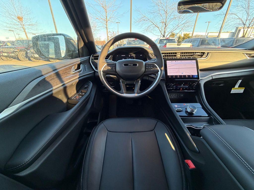 new 2025 Jeep Grand Cherokee car, priced at $41,880