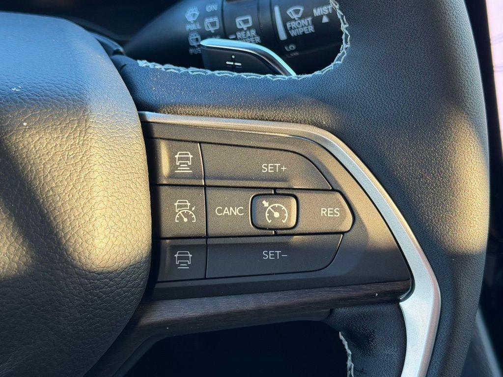 new 2025 Jeep Grand Cherokee car, priced at $41,880