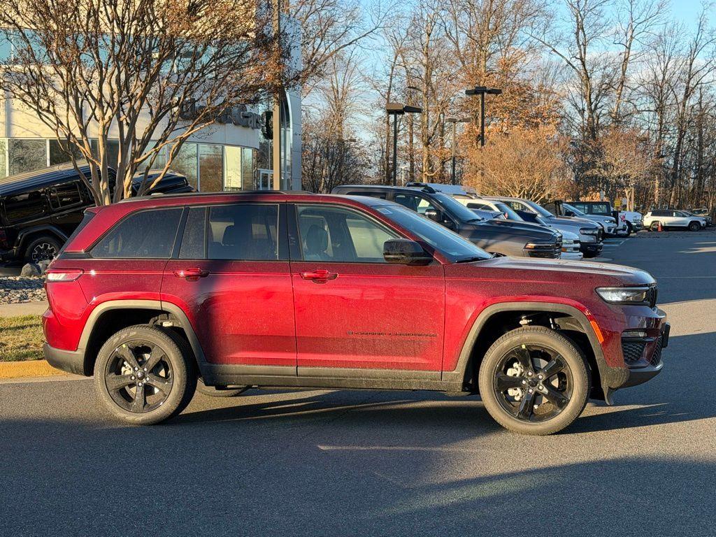 new 2025 Jeep Grand Cherokee car, priced at $41,880