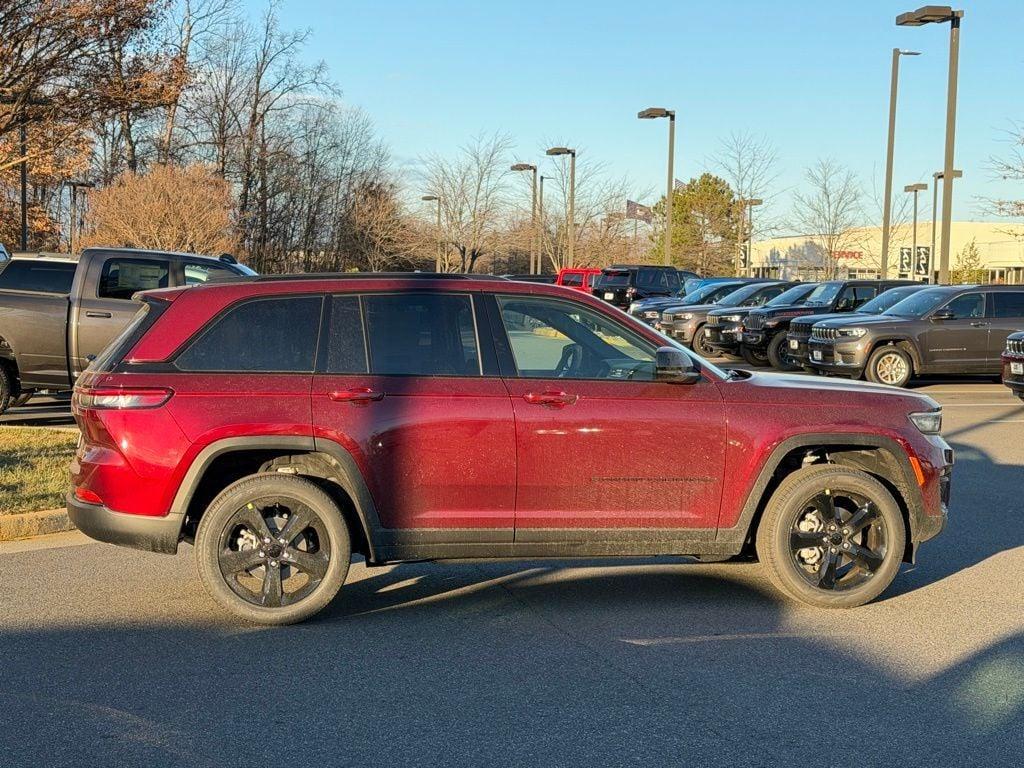 new 2025 Jeep Grand Cherokee car, priced at $41,880