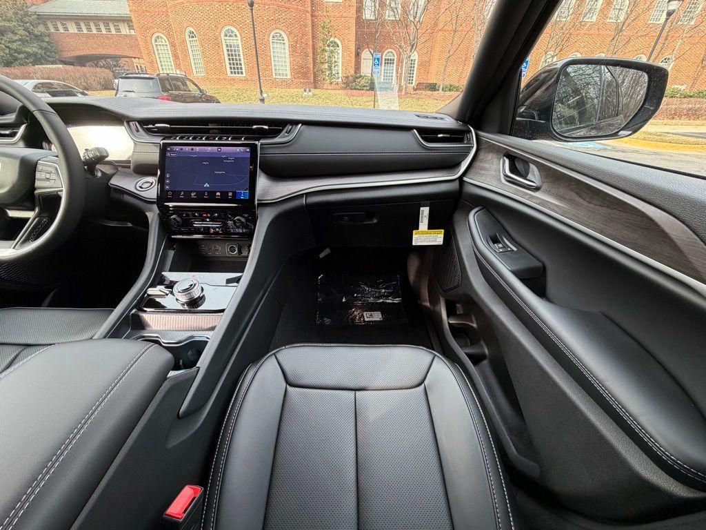 new 2025 Jeep Grand Cherokee L car, priced at $45,979