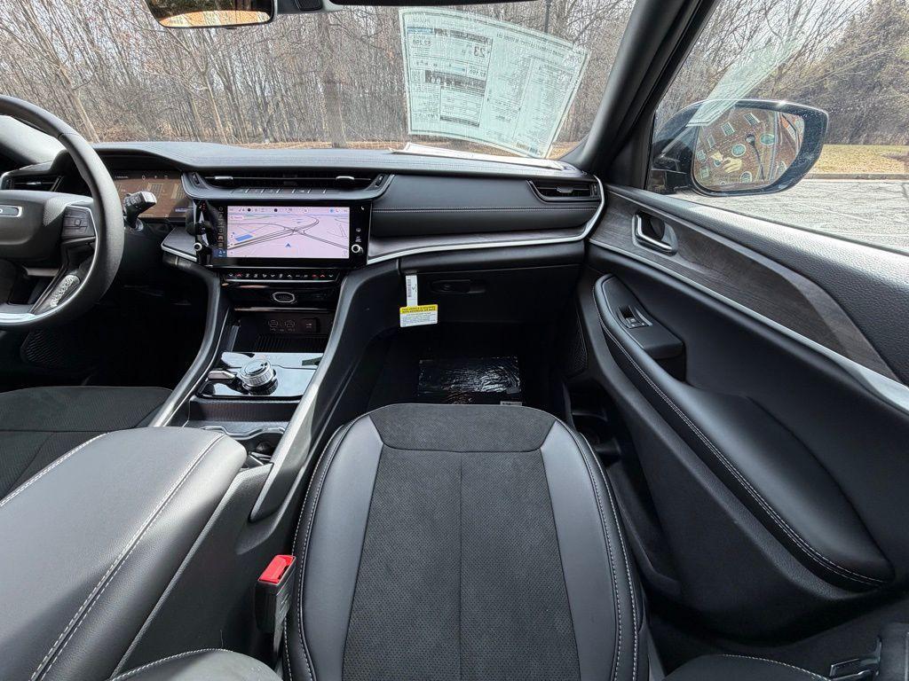 new 2026 Jeep Grand Cherokee car, priced at $44,983