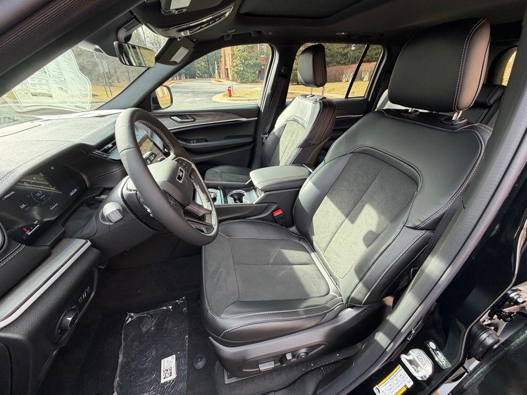 new 2026 Jeep Grand Cherokee car, priced at $44,983