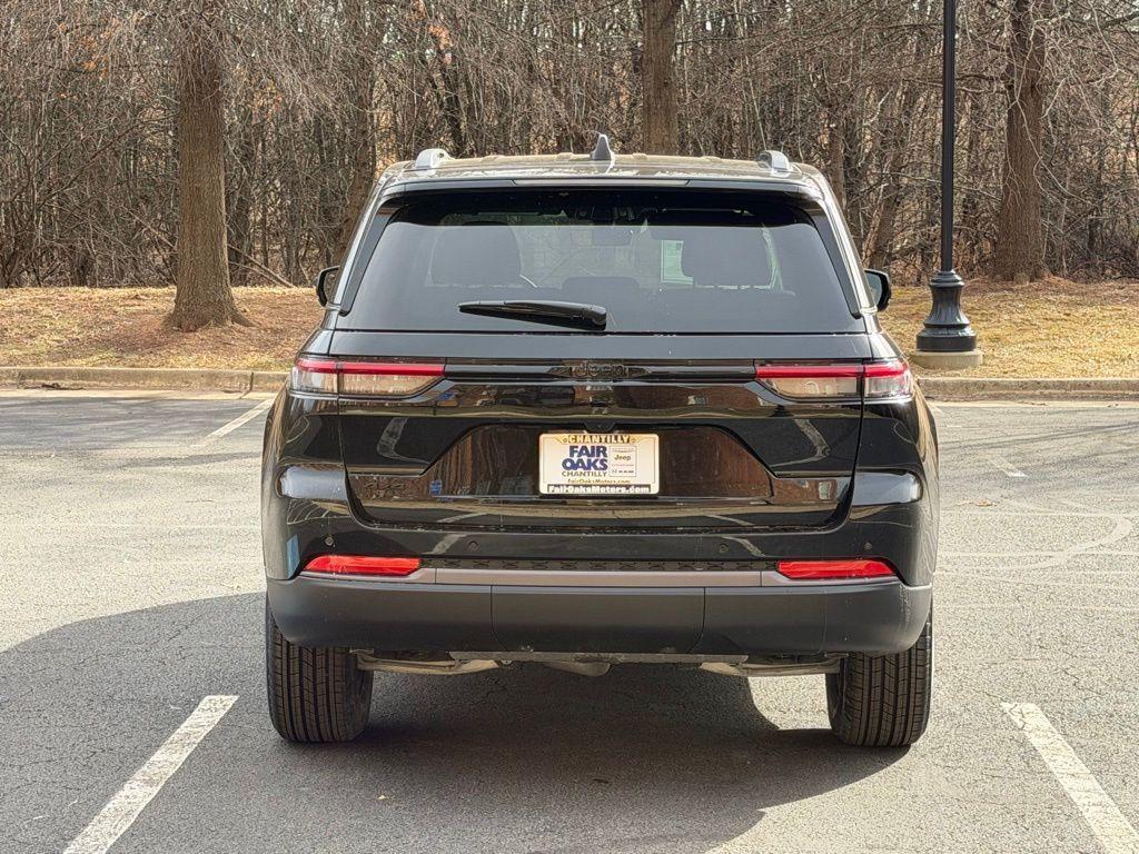 new 2026 Jeep Grand Cherokee car, priced at $44,983