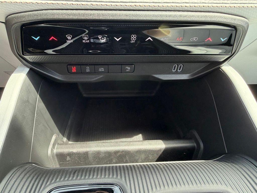 new 2026 Jeep Cherokee car, priced at $40,867