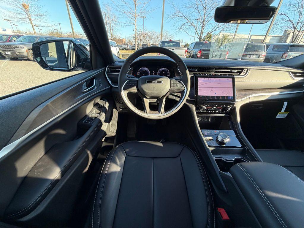 new 2025 Jeep Grand Cherokee car, priced at $39,880