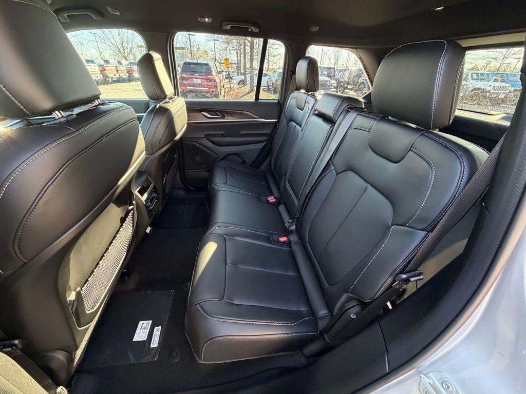 new 2025 Jeep Grand Cherokee car, priced at $39,880