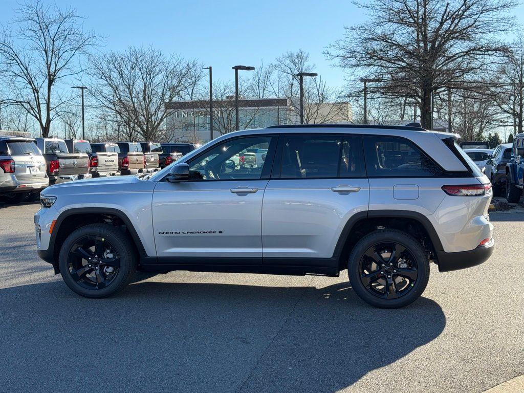 new 2025 Jeep Grand Cherokee car, priced at $39,880