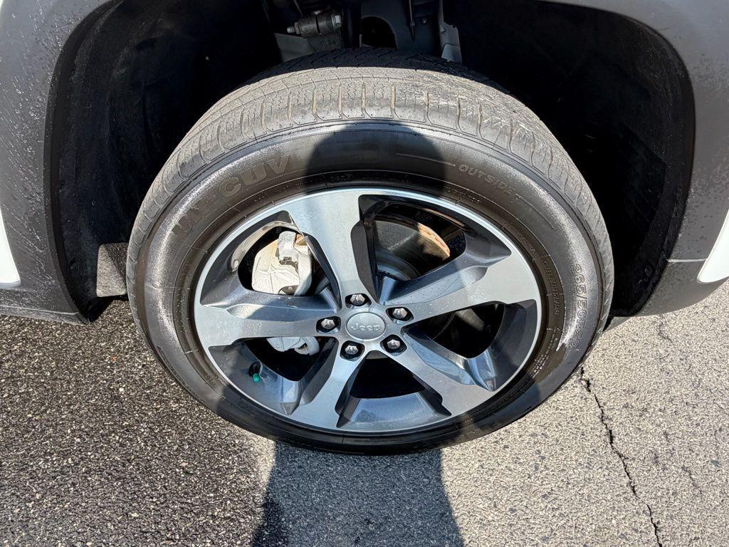 used 2023 Jeep Grand Cherokee car, priced at $29,101