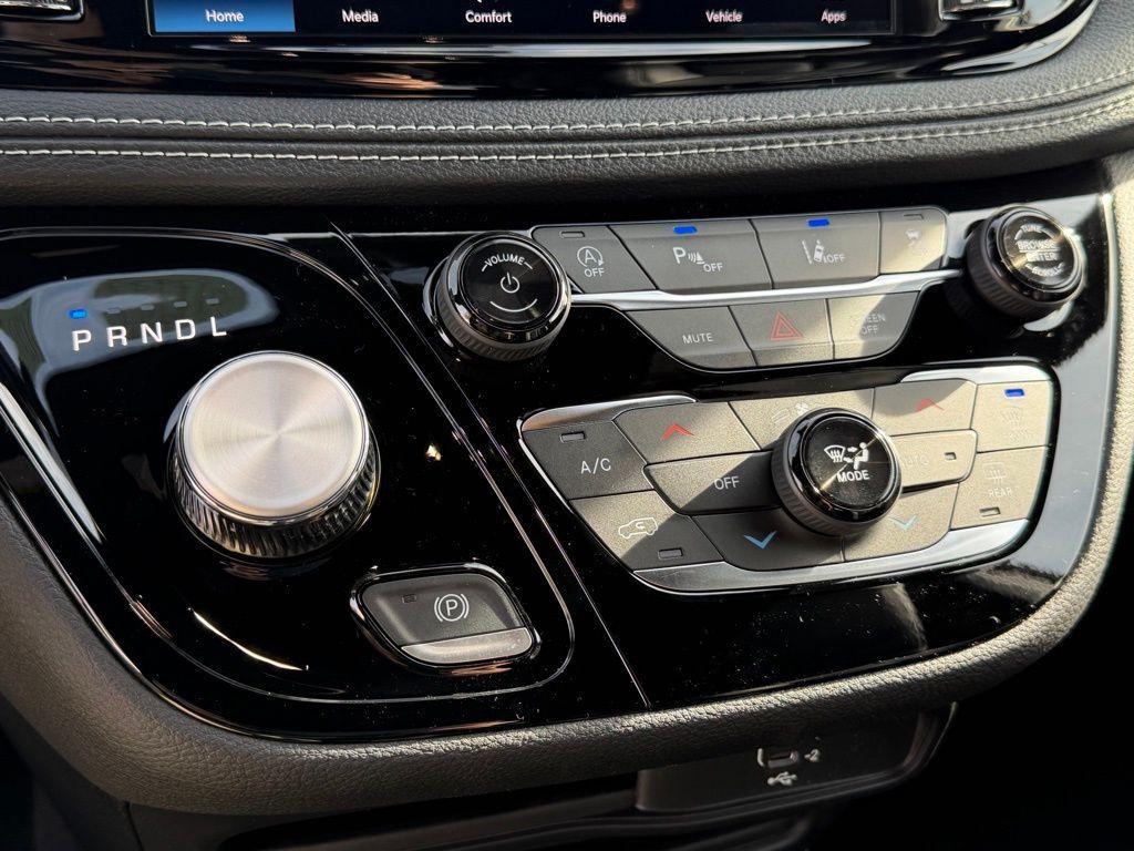 new 2026 Chrysler Pacifica car, priced at $41,423
