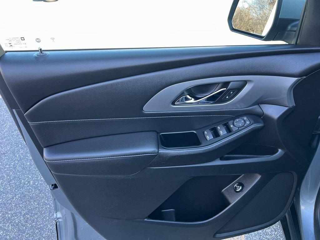 used 2023 Chevrolet Traverse car, priced at $25,977