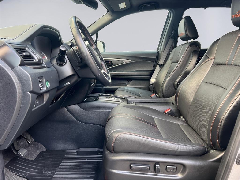 2022 Lunar Silver Metallic Honda Pilot