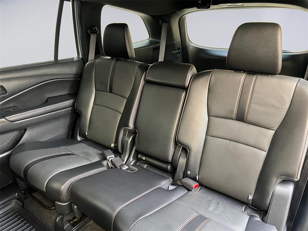 2022 Lunar Silver Metallic Honda Pilot