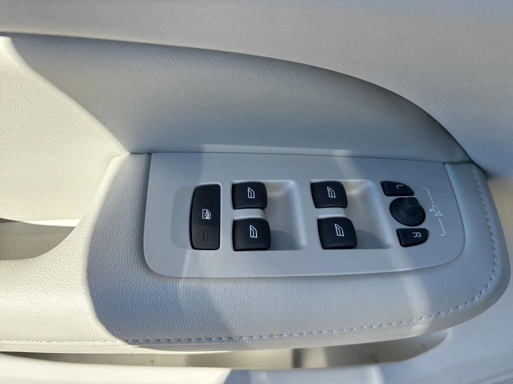 used 2023 Volvo S60 car, priced at $28,995