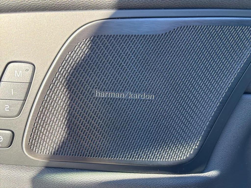 new 2026 Volvo XC60 Plug-In Hybrid car, priced at $70,590