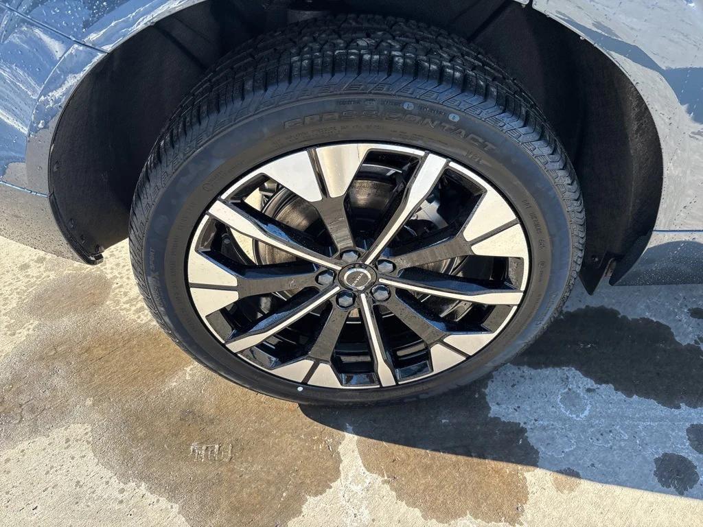 new 2026 Volvo XC60 Plug-In Hybrid car, priced at $70,590