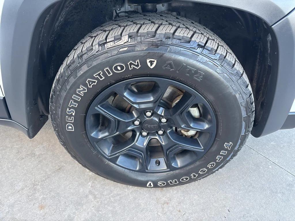 used 2022 Jeep Cherokee car, priced at $22,987