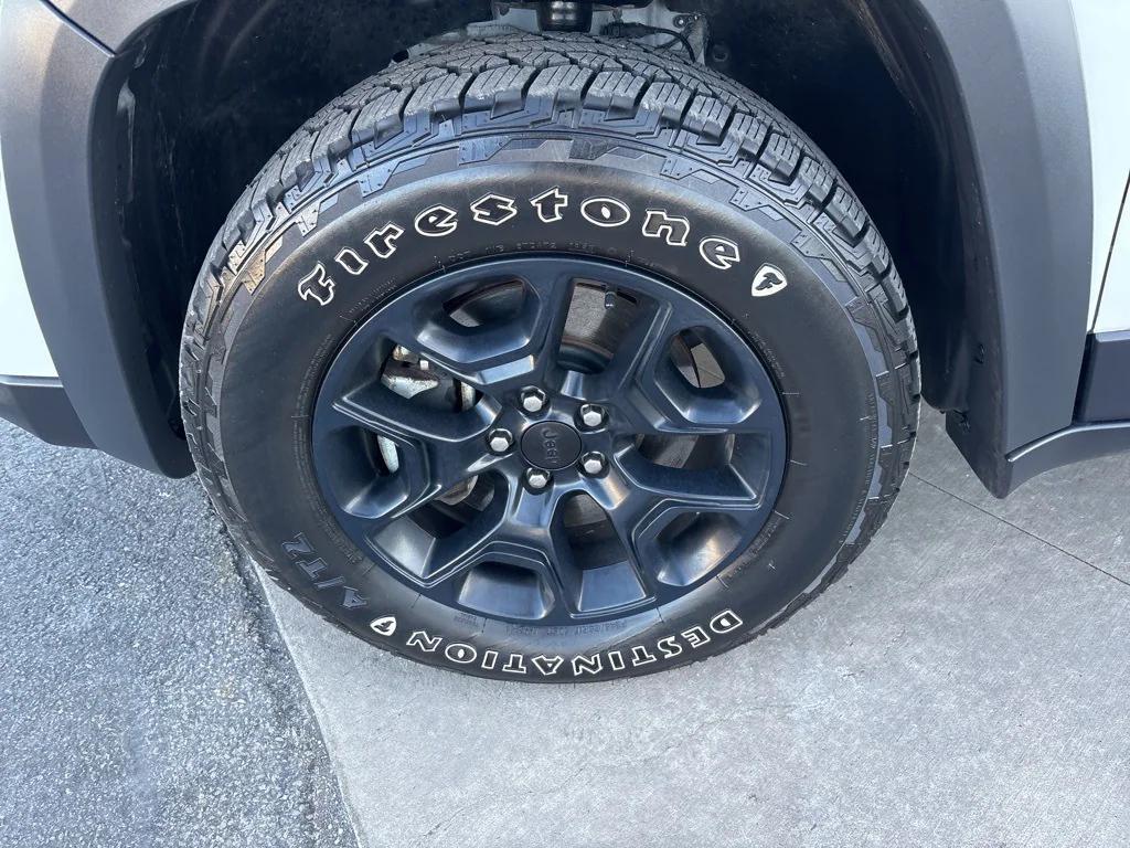 used 2022 Jeep Cherokee car, priced at $22,987