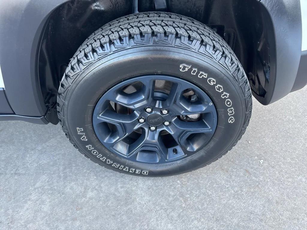 used 2022 Jeep Cherokee car, priced at $22,987