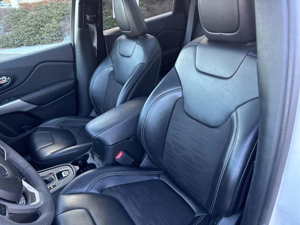 used 2022 Jeep Cherokee car, priced at $22,987