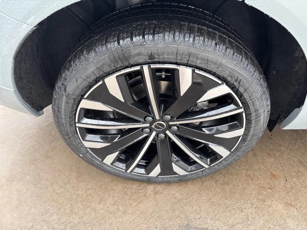 new 2026 Volvo XC60 Plug-In Hybrid car, priced at $75,235