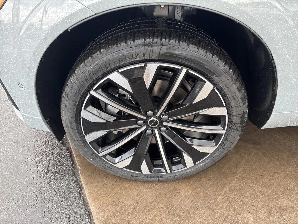 new 2026 Volvo XC60 Plug-In Hybrid car, priced at $75,235