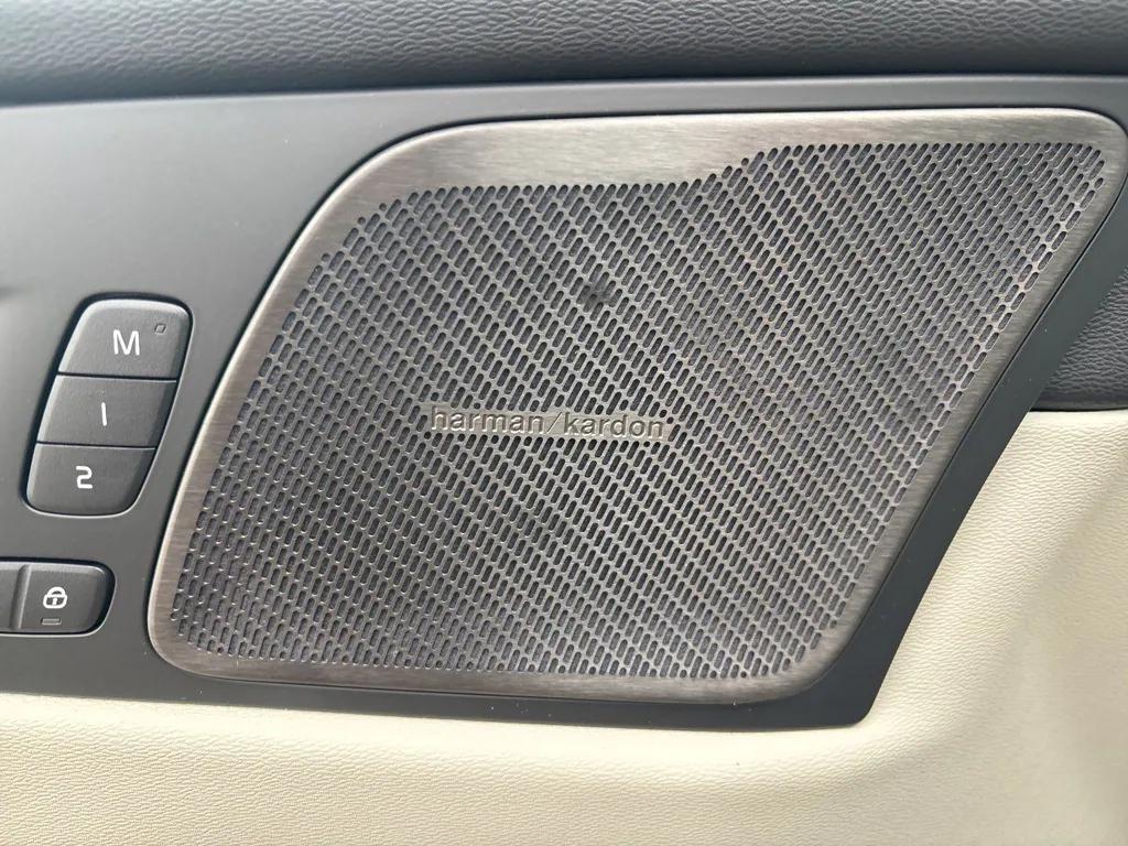 new 2026 Volvo XC60 Plug-In Hybrid car, priced at $75,235