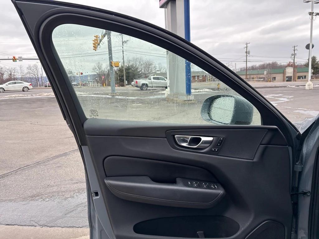 used 2023 Volvo XC60 car, priced at $31,995