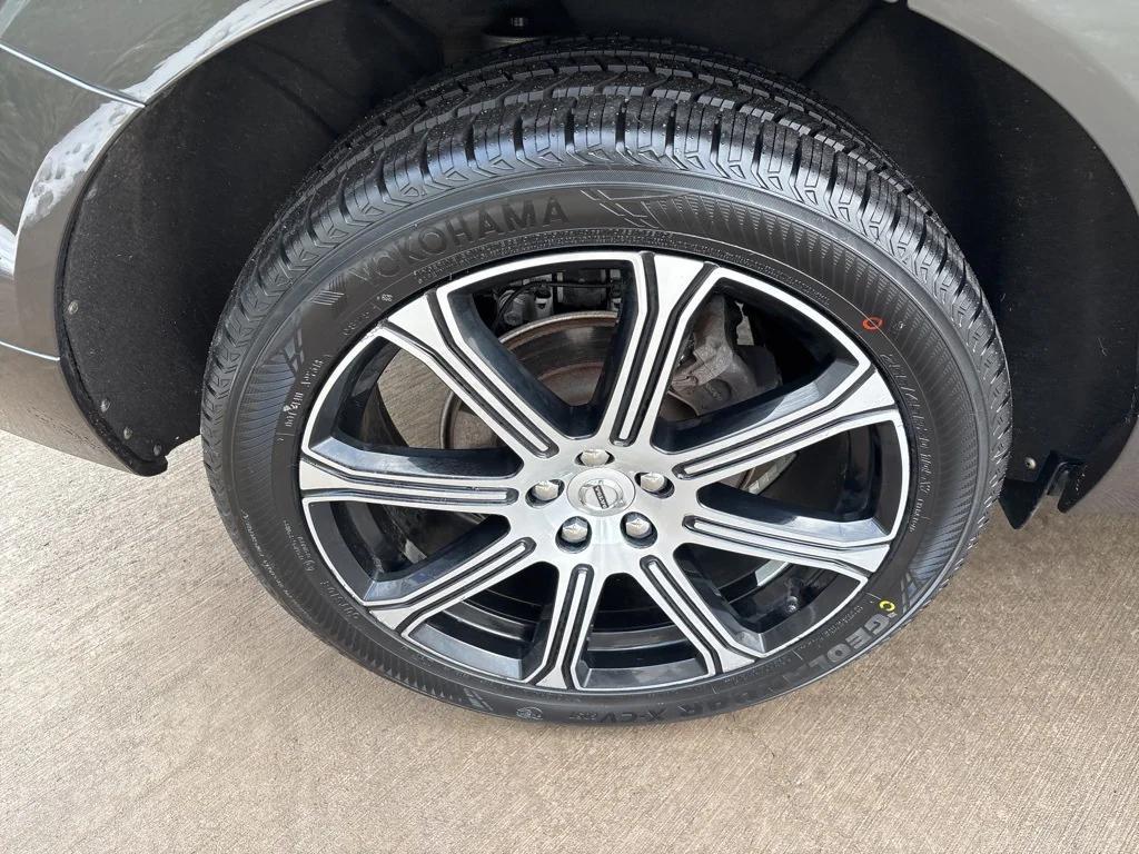 used 2020 Volvo XC60 car, priced at $23,123