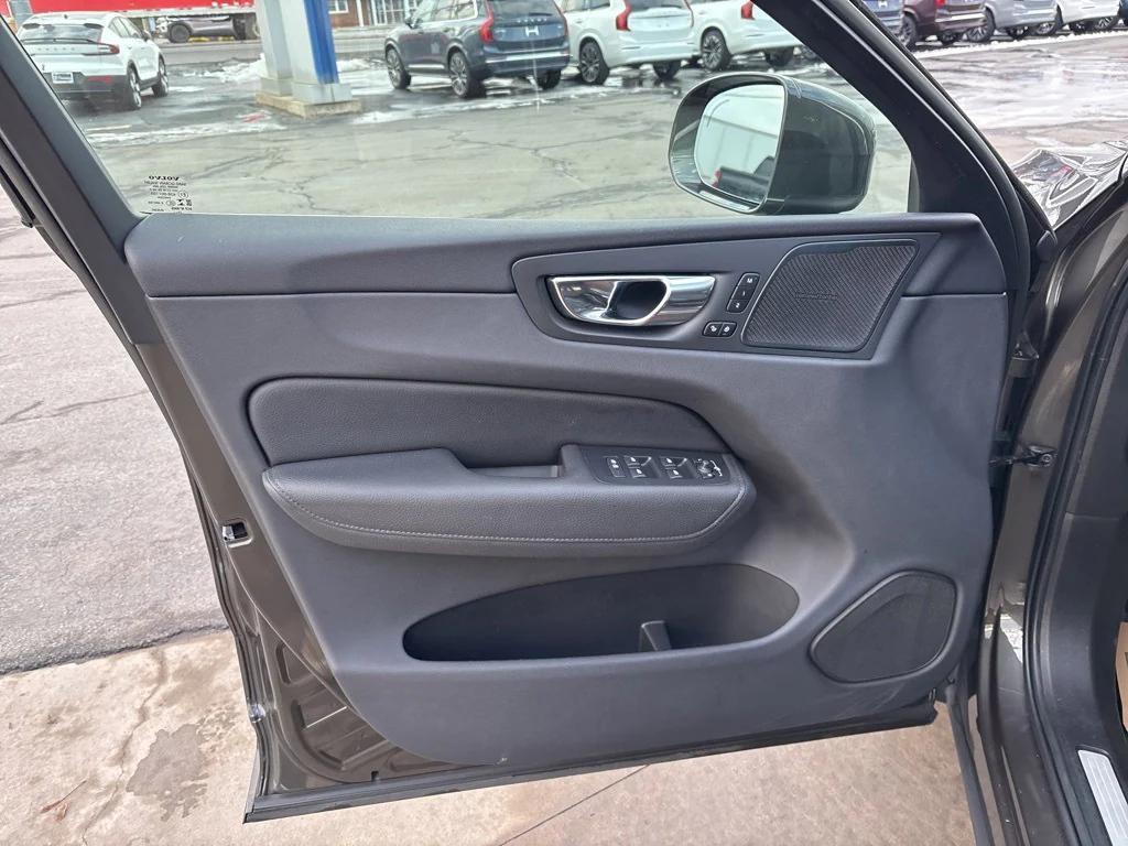 used 2020 Volvo XC60 car, priced at $23,123