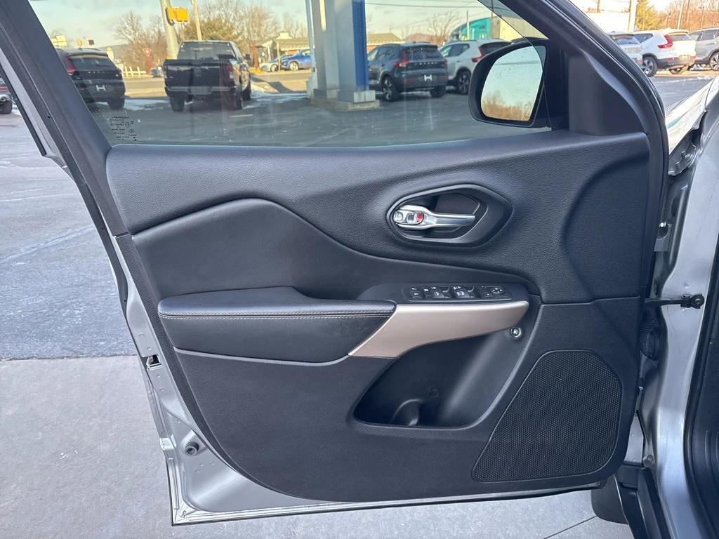 used 2017 Jeep Cherokee car, priced at $13,295