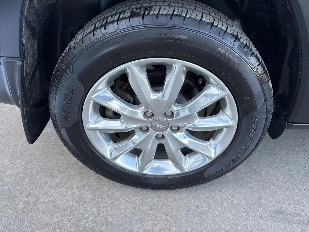 used 2017 Jeep Cherokee car, priced at $13,295