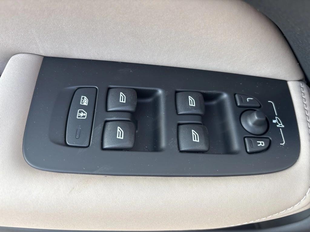 new 2026 Volvo XC60 car, priced at $58,105