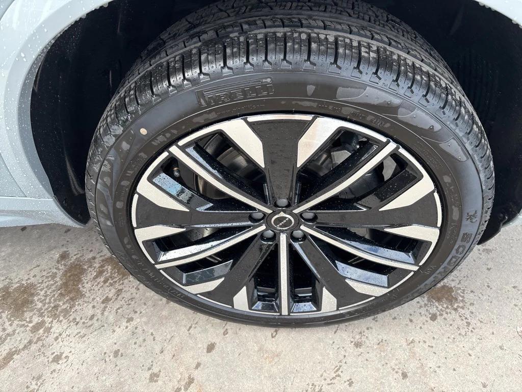 new 2026 Volvo XC90 car, priced at $75,155