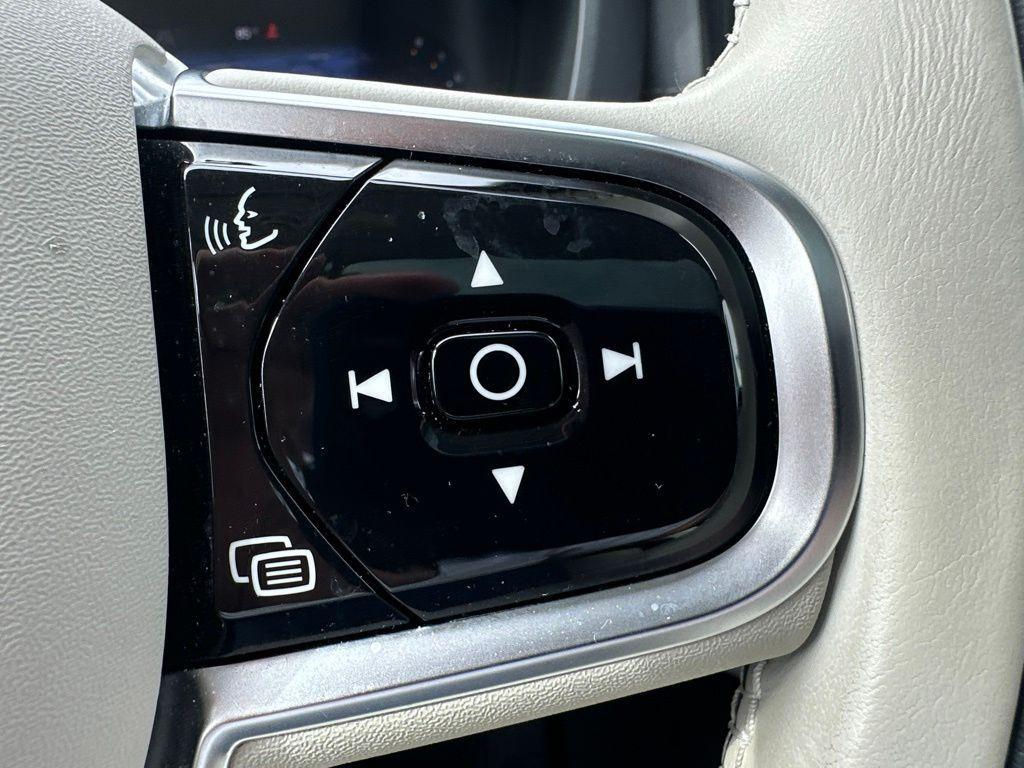 used 2023 Volvo XC60 car, priced at $36,827