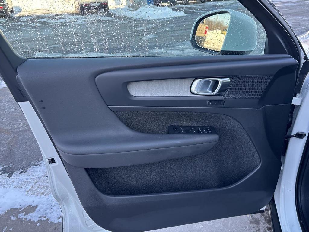 used 2023 Volvo XC40 car, priced at $25,486