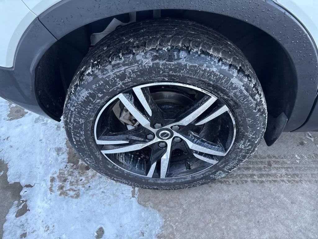 used 2023 Volvo XC40 car, priced at $25,486