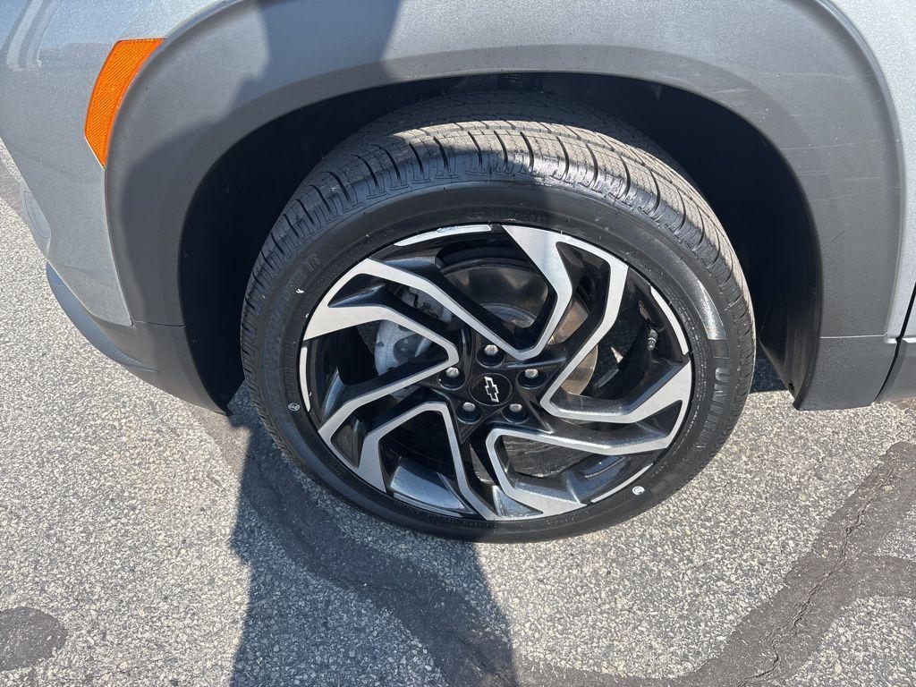 used 2025 Chevrolet TrailBlazer car, priced at $27,610