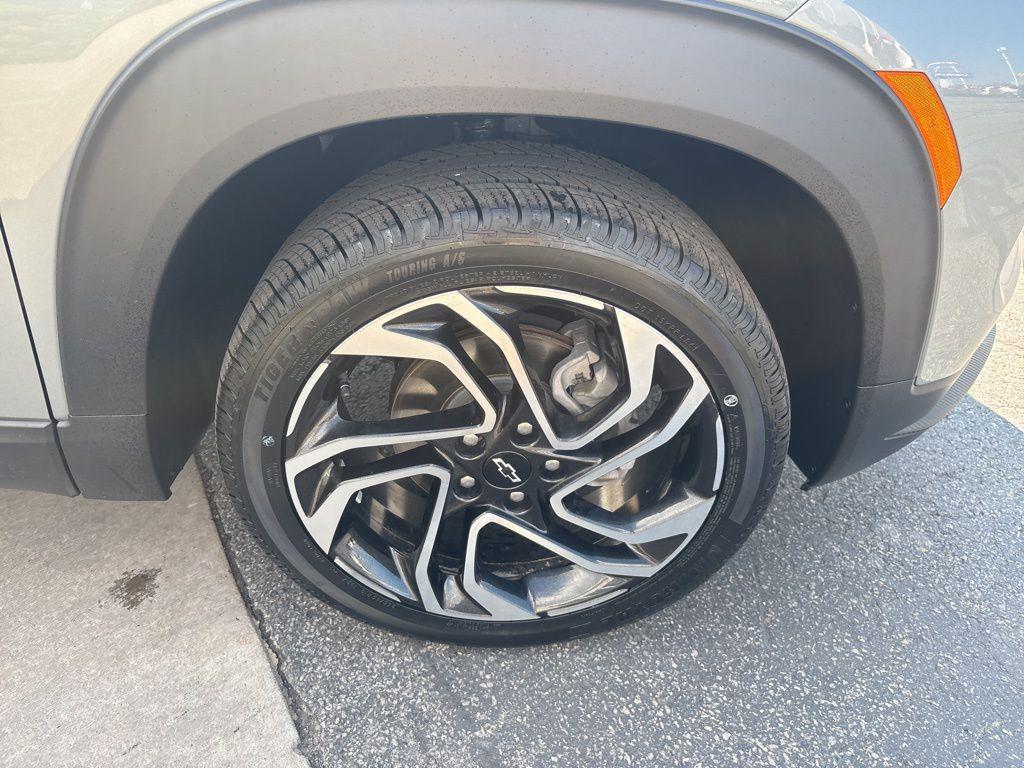 used 2025 Chevrolet TrailBlazer car, priced at $27,610