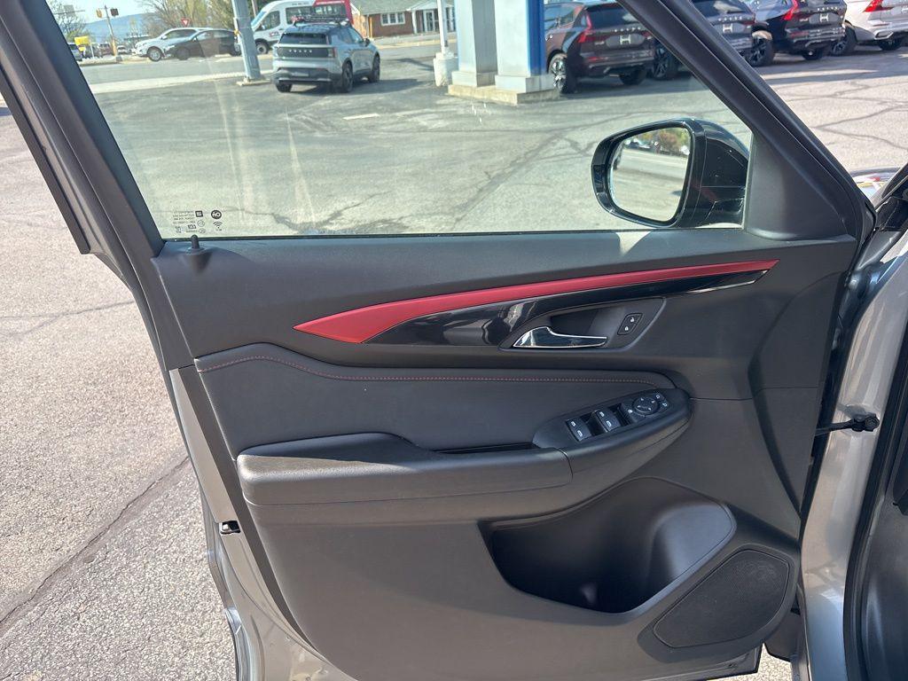 used 2025 Chevrolet TrailBlazer car, priced at $27,610