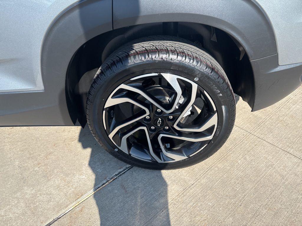 used 2025 Chevrolet TrailBlazer car, priced at $27,610