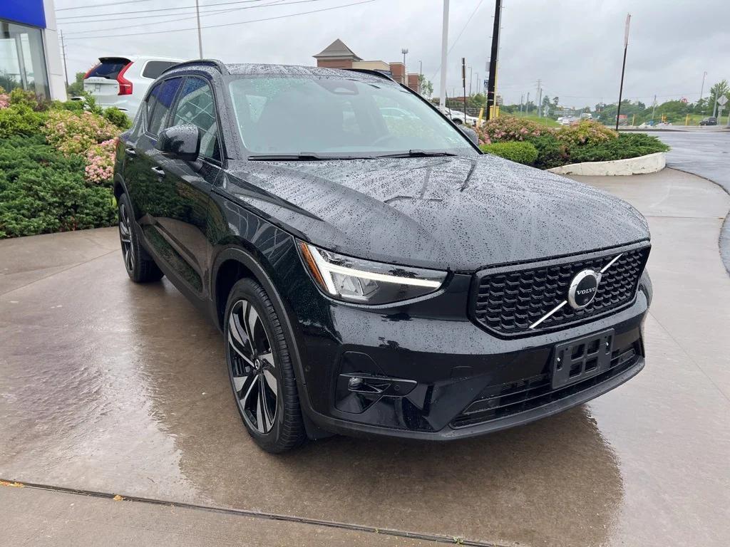 used 2023 Volvo XC40 car, priced at $32,879
