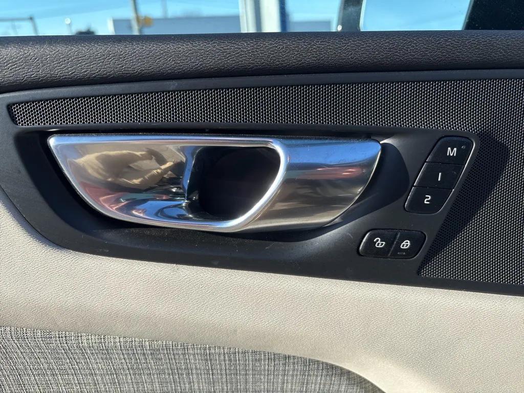 used 2022 Volvo XC60 car, priced at $22,744