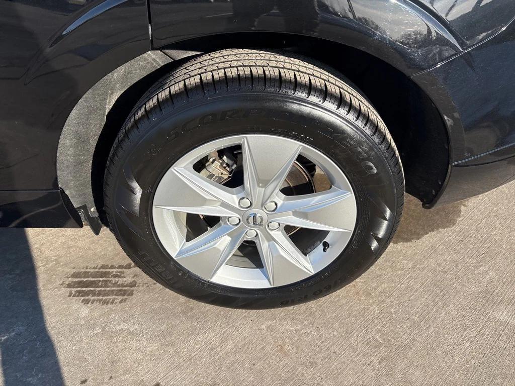 used 2022 Volvo XC60 car, priced at $22,744