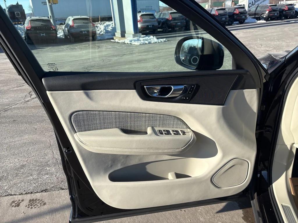 used 2022 Volvo XC60 car, priced at $22,744