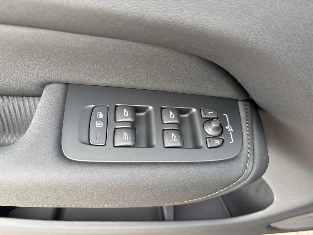 new 2026 Volvo XC60 car, priced at $58,360