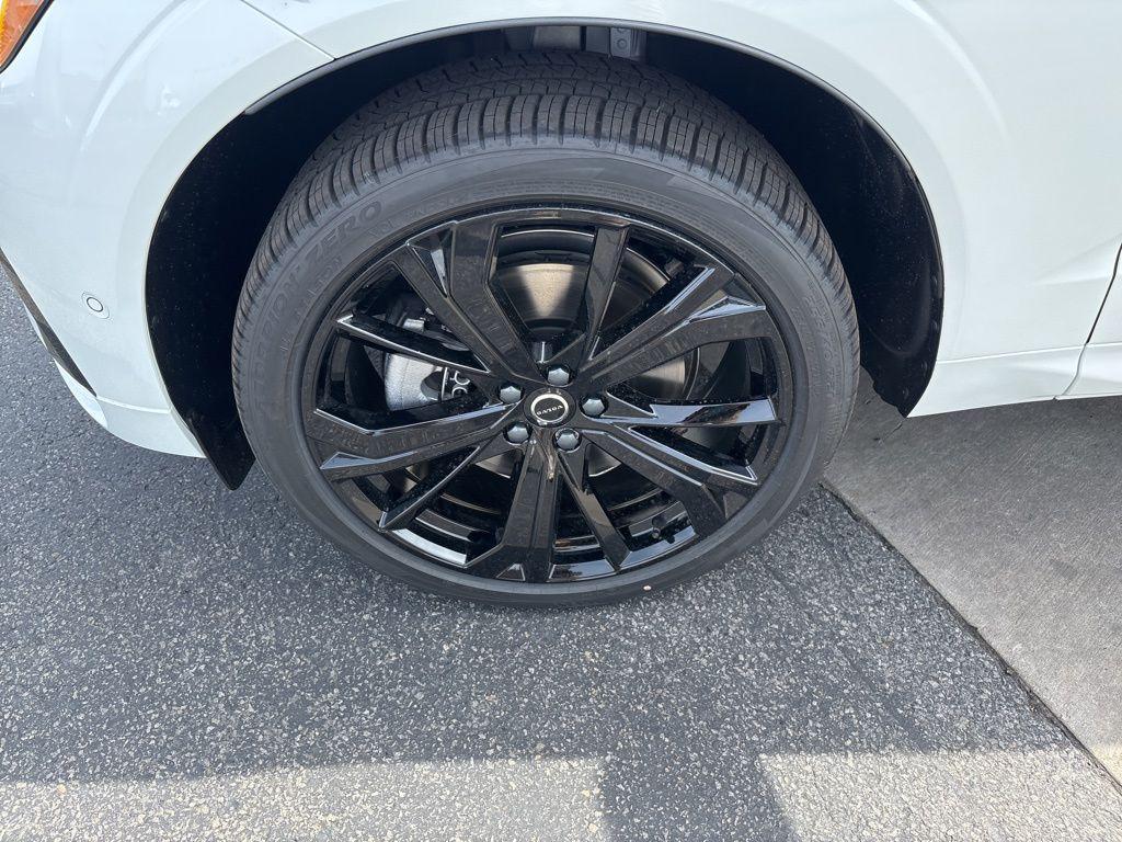 new 2026 Volvo XC60 Plug-In Hybrid car, priced at $75,440
