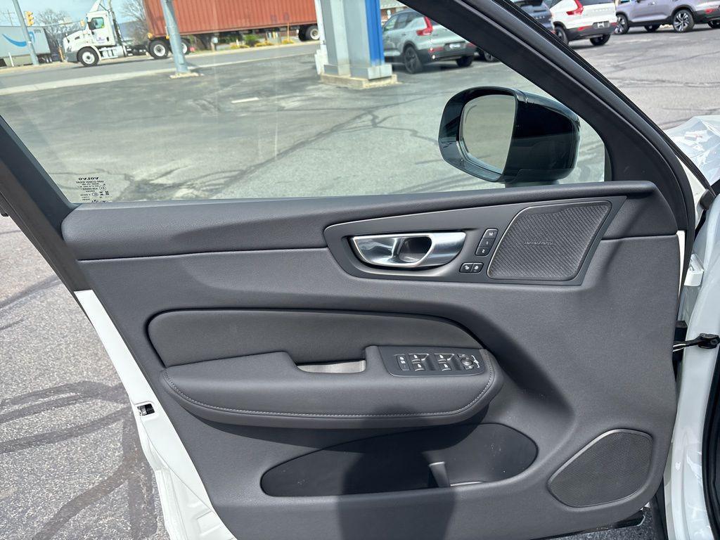 new 2026 Volvo XC60 Plug-In Hybrid car, priced at $75,440