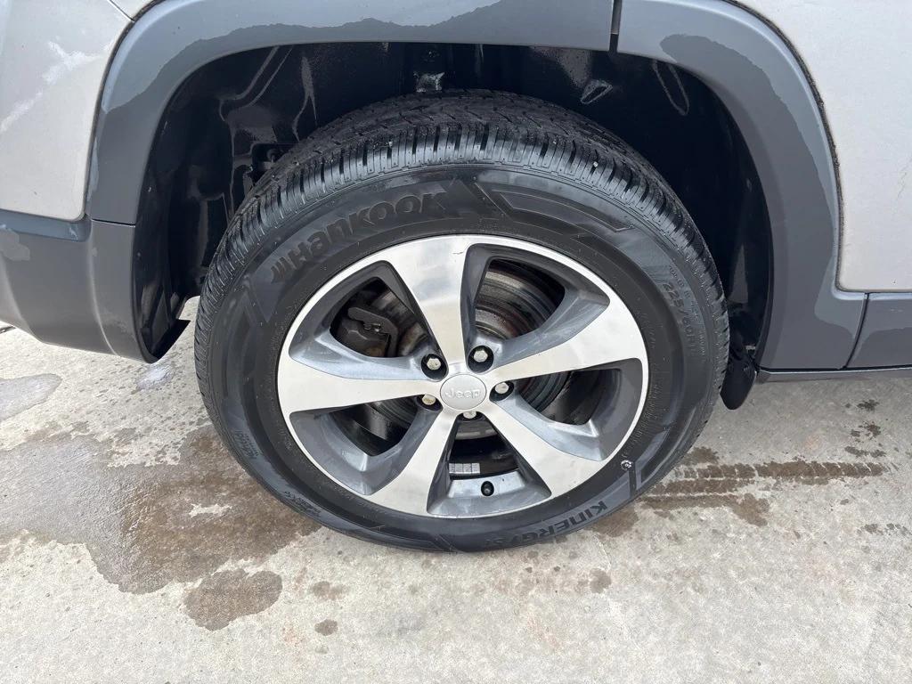 used 2019 Jeep Cherokee car, priced at $13,894